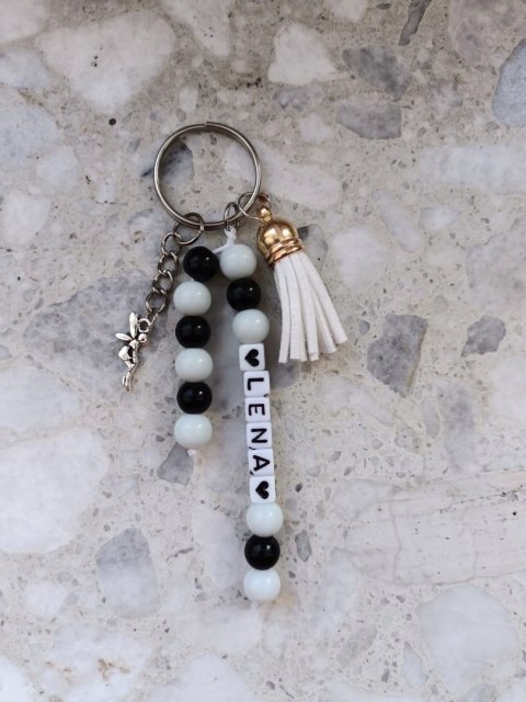 BRELOK DO KLUCZY Z IMIENIEM CZARNO-BIAŁY NA ŚWIĘTA