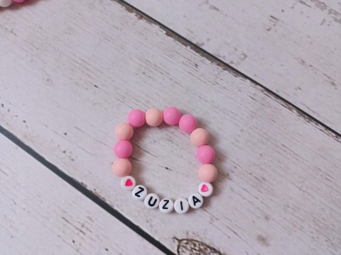 Bransoletka z koralików z imieniem na DZIEŃ KOBIET URODZINY