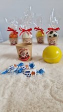 PREZENT NA MIKOŁAJKI UPOMINEK KUBECZKI Z PIŁKĄ ANTYSTRESOWĄ 3 CUKIERKI