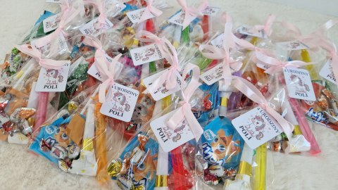 UPOMINEK PREZENT SŁODYCZE CUKIEREK DLA DZIECI URODZINY