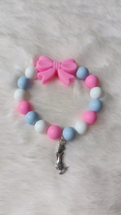 BRANSOLETKA Z KORALIKÓW SILIKONOWYCH Z ZAWIESZKĄ I KOKARDKĄ DLA DZIECKA 1