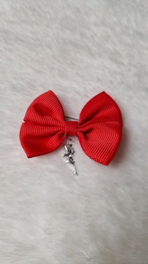 Broszka do wózka CZERWONA KOKARDKA Z WRÓŻKĄ na szczęście