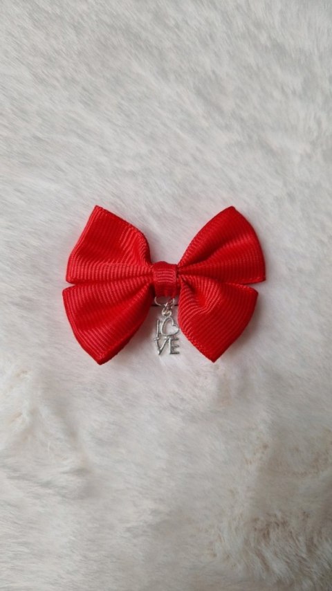 Broszka do wózka KOKARDKA Z NAPISEM LOVE na szczęście