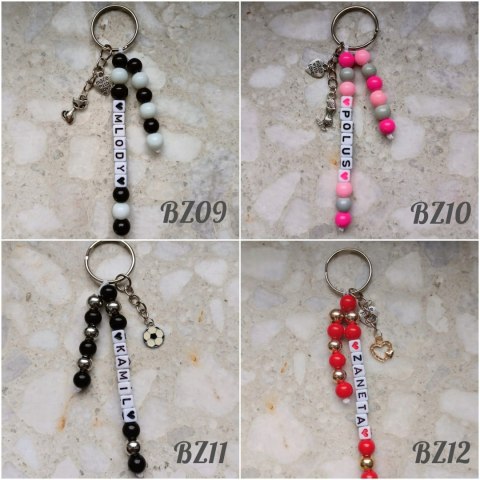 PIĘKNY BRELOCZEK DO KLUCZY Z KORALIKÓW BRELOK