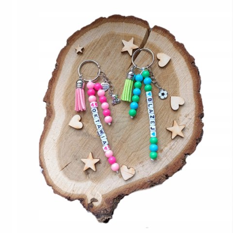 PIĘKNY BRELOCZEK DO KLUCZY Z KORALIKÓW BRELOK