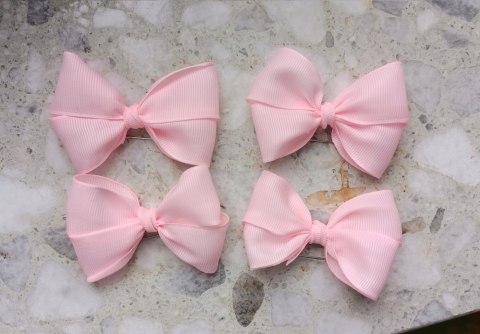 Zestaw różowe kokardki na agrafce do wózka, łóżeczka