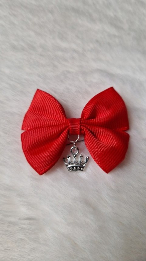 Broszka do wózka CZERWONA KOKARDKA Z KORONĄ na szczęście