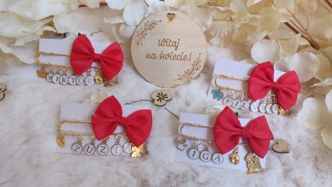 Broszka do wózka agrafka z imieniem kokarda czerwona