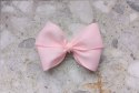 Różowa kokardka do wózka na agrafce